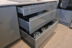 Strada-Gloss-Dust-grey_Blum-LegraBox-Orion-Grey-Drawers-Uform