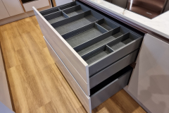 Zola-Gloss-Cashmere-With-Copper-Fixed-Rail-13